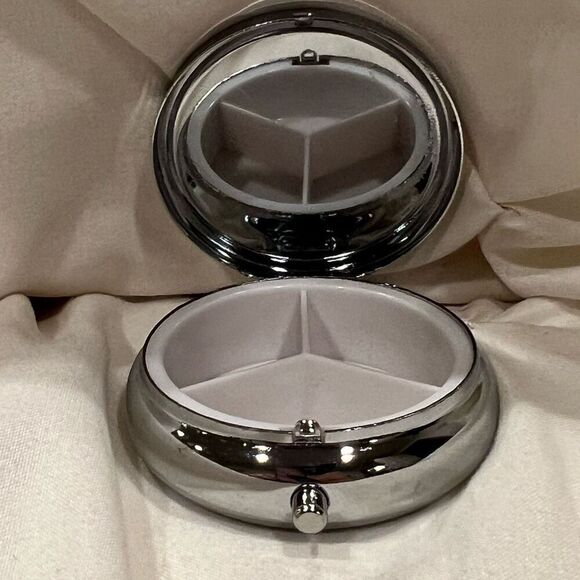 Whimsical Peacock Travel Pill Box 3 Compartment Medicine Metal Pill Case NEW - Picture 5 of 5